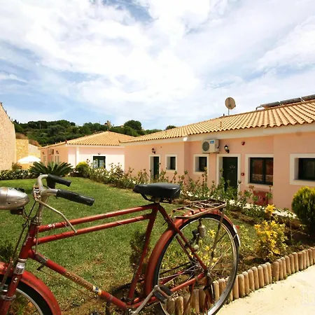 Sarantos Pool Lakíthra