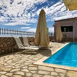 Sarantos Pool Apartmán Lakíthra