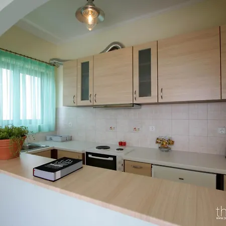 Sarantos Pool Apartman *