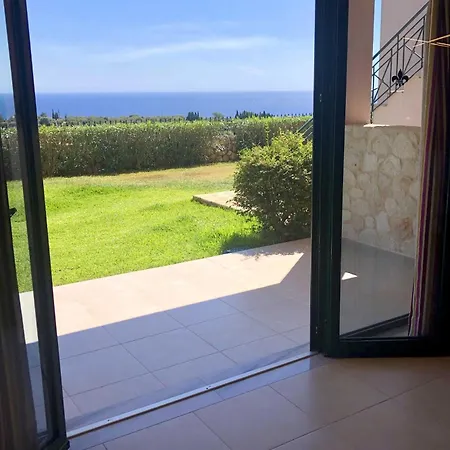 Sarantos Pool Lakithra