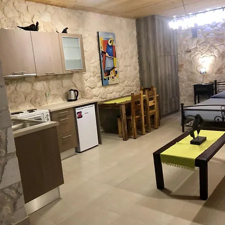 Sarantos Pool Apartman *