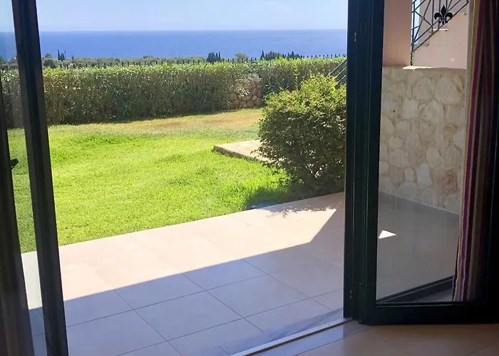 Sarantos Pool Λακήθρα